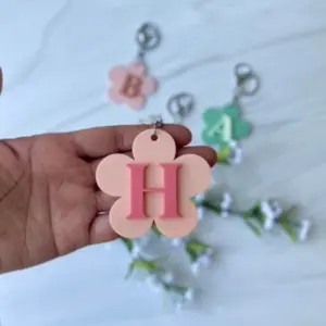Personalized Name Flower Keychain, Initial Acrylic Keyring, Custom Acrylic Bag Tag, Backpack Name Label, Monogram Vintage Daisy Tag
