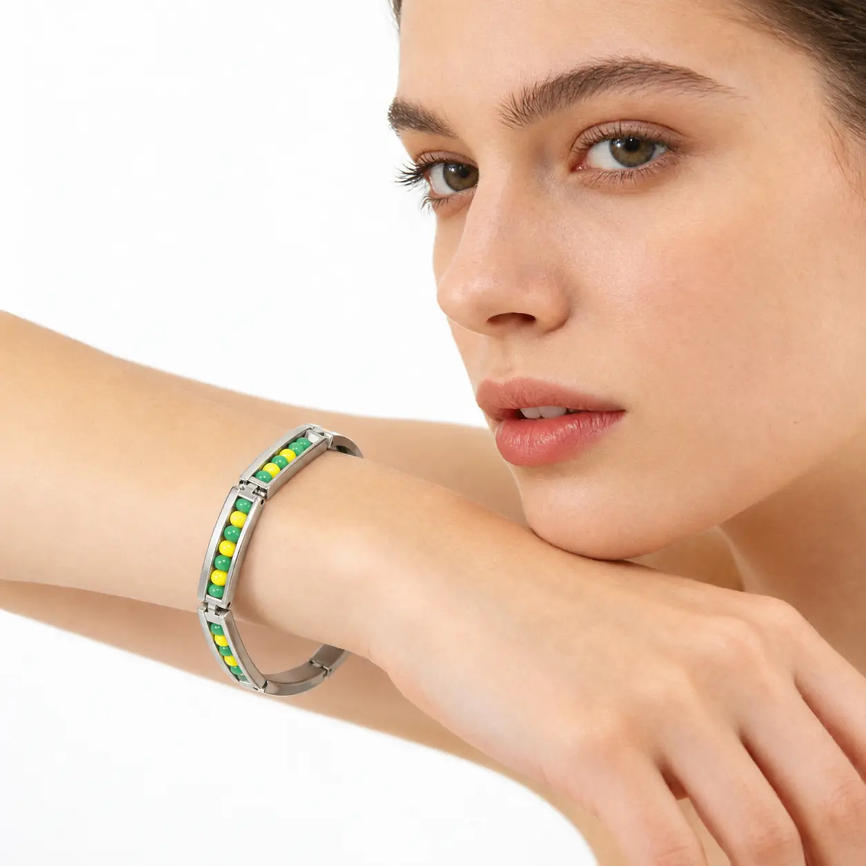 Green Beaded Link Bracelet for Women, Gold Tone and Silver Tone Geometric Bracelet, Colorful Bead Accent Fashion Jewelry, Adjustable Style Bracelet for Daily Wear Party Gift