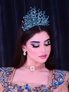 Elegant Crown Comb with Sparkling Rhinestones, Fashionable Hair Accessories for Parties and Celebrations, Perfect for Hairstyles and