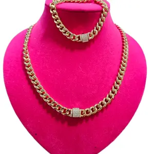 Set Monaco Gold Necklace and Bracelet Set with Chain Design and Square Pendants