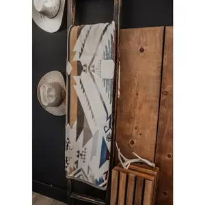 PENDLETON JACQUARD NAPPED THROW - WHITE SANDS