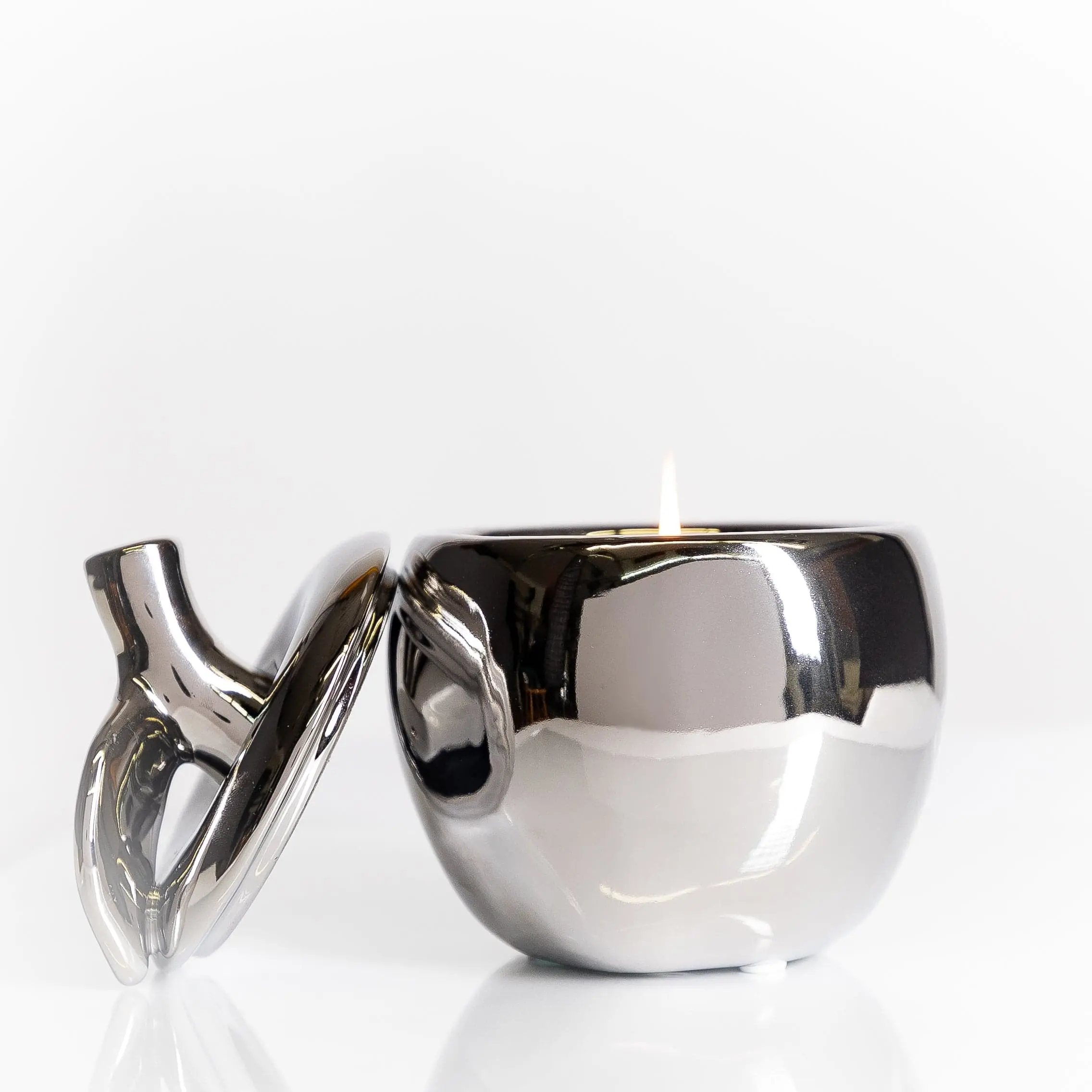 Thompson Ferrier Silver Malus Apple Candle - Hand-Sculpted & Hand-Poured Single Wick Scented Candle with Jasmine Lily Fragrance for Home Decoration