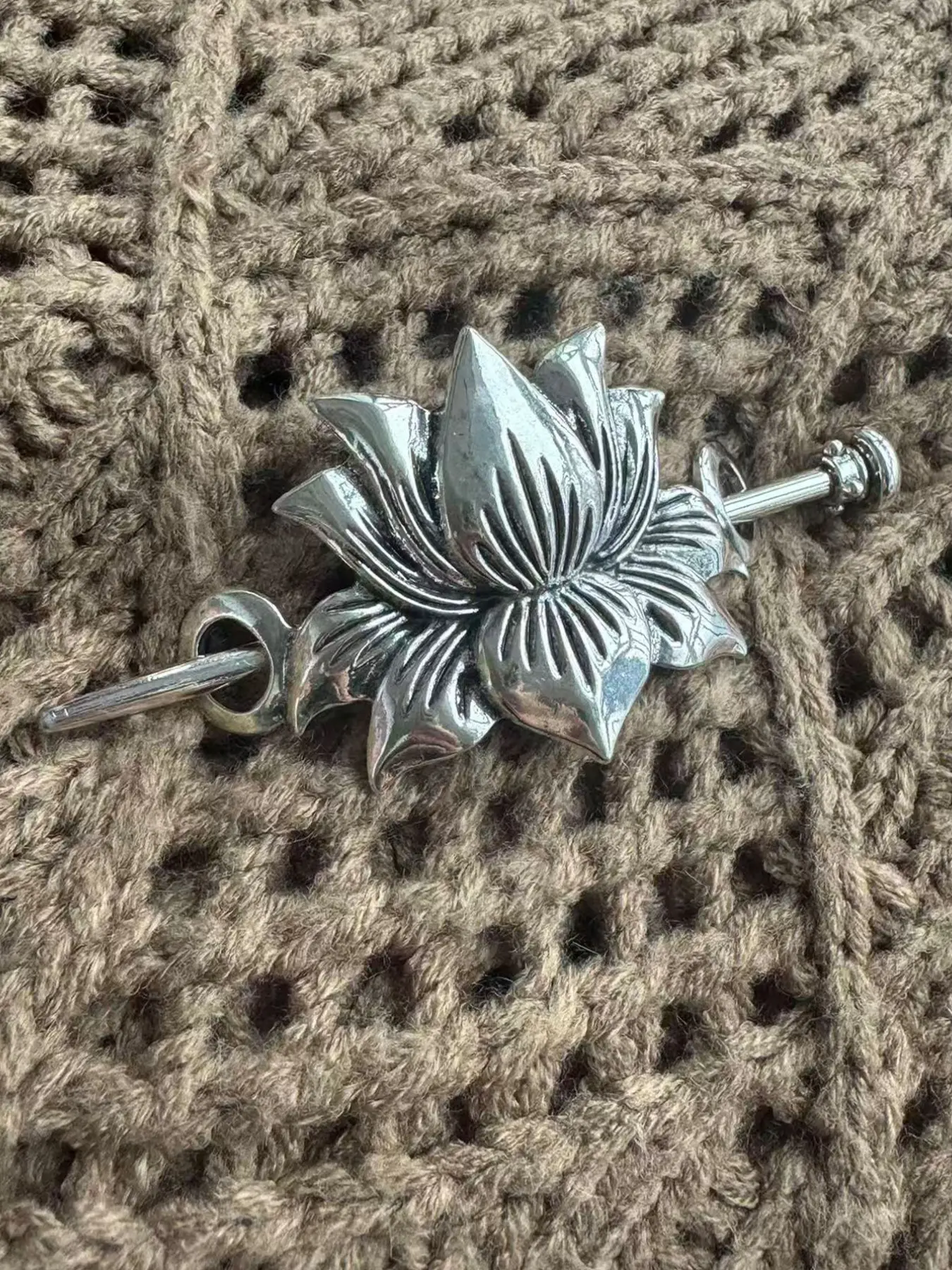 Viking Vintage Lotus Sweater Pin Celtic Knot Coat Shawl Clip Flower Brooch Pin Fashion Party Accessory Valentine's Day Mother's Day Father's Day Birthday Gift