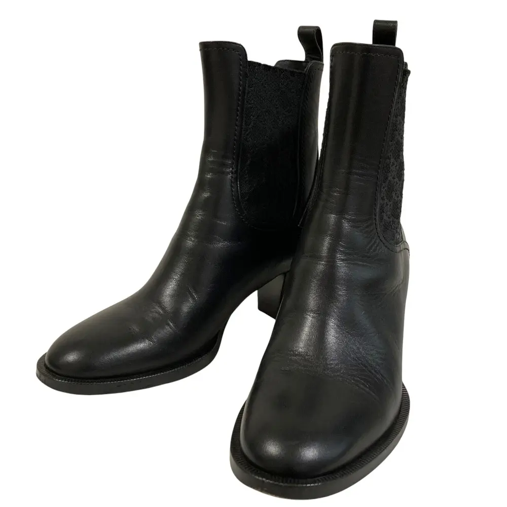 Pre-owned FENDI Calfskin Small Leather Goods Calligraphy Leather Ankle Boots