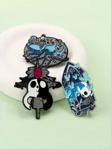Hollow Knight Game Character Badge Cute Bee Girl Cartoon Metal Brooch Coat Pendant, Adorable Jacket Accessory