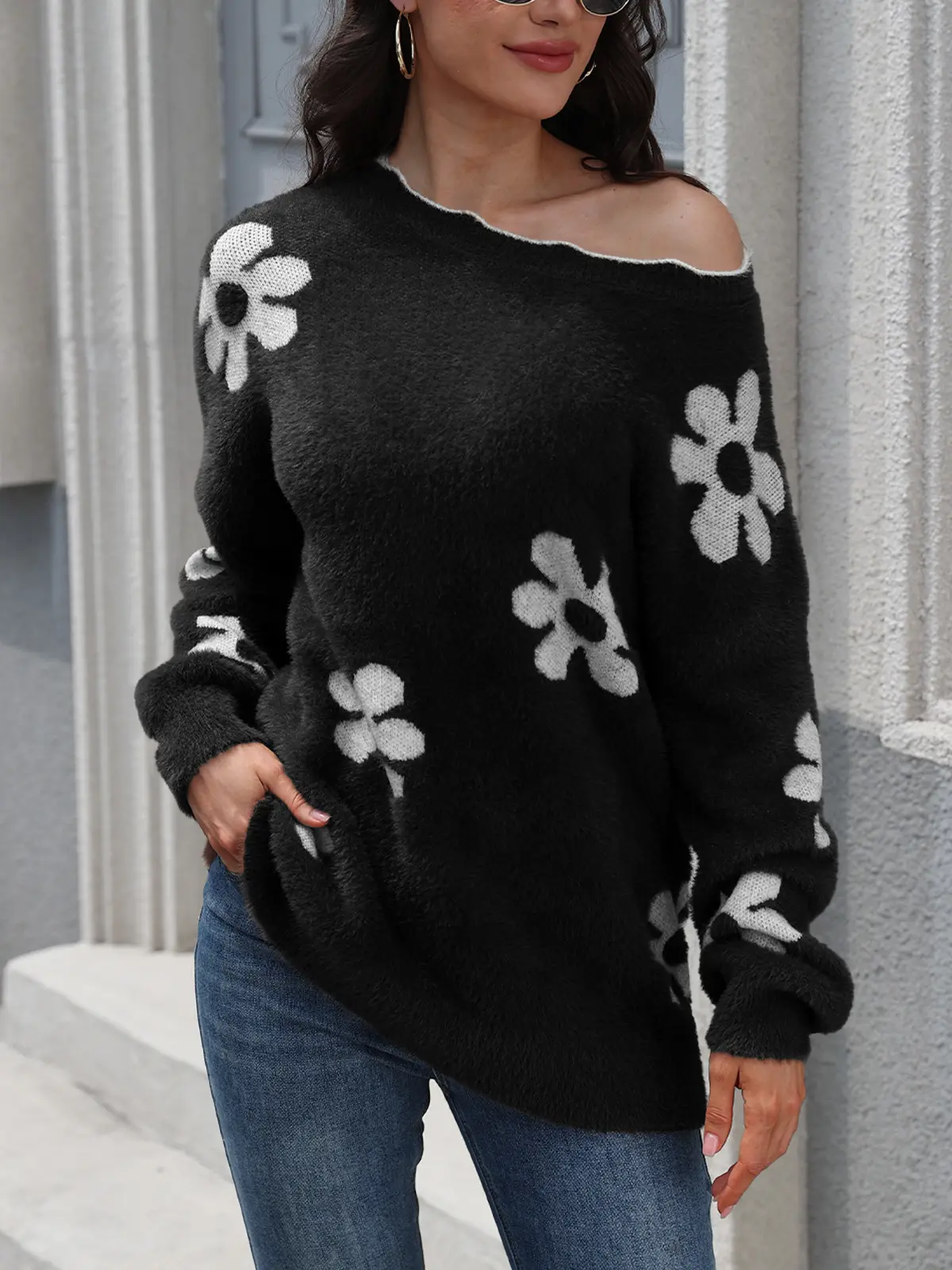 Women's Oversized Fuzzy Long Sleeve Sweaters 2025 Round Neck Knit Pullover Casual  Winter  Sweaters with Floral Embroidery Fitted Knitwear