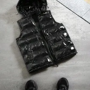 Manfinity EMRG Men's Winter Quilted Zip-Up Hooded Sleeveless Padded Vest Puffer Vest Black Gilet with Hood for Men, A Great Gift For Your Boyfriend