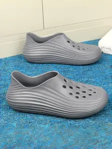 1 Pair 5-Color Daily Casual Clog Shoes (39-46 Men's Sizing) - EVA Upper + EVA Outsole + Breathable Hole Design, For Daily Casual Outfits, Breathable & Comfortable, Lightweight & Versatile, Trendy & Casual, Sporty Breathable Clogs