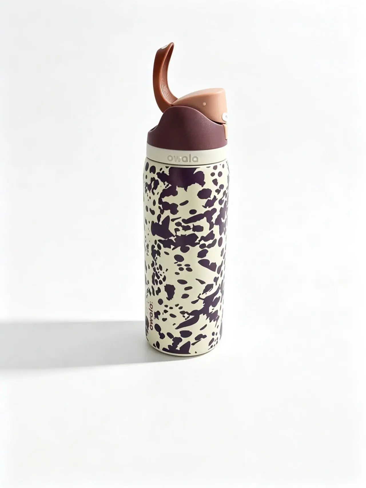 Owala FreeSip Insulated Stainless Steel Water Bottle 32oz - Cream Light Brown Cow Pattern Flasks, Leak-Proof Travel Bottle with Handle, BPA-Free, Suitable for Picnics, Outdoor Hiking