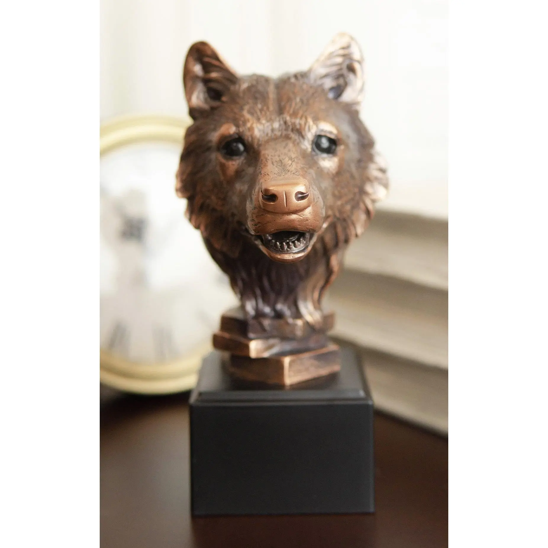 Rustic Woodlands Spirit Wolf Head Bust Figurine - Electroplated Bronze Finish Resin Statue, Home Decor Art Decoration with Symbolic Meanings, Ideal Gift for Home Supplies Enthusiasts