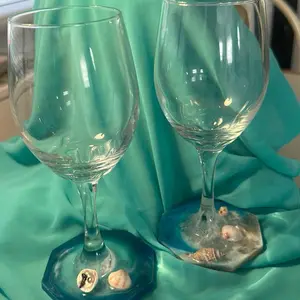 Seashell Decorated Wine Glasses - Elegant Crystal Stemware for Special Occasions and Everyday Use