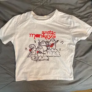 Baby Tees  Vintage Sheep Graphic Print Women Grunge T-Shirt Punk Emo Girl Baby Tees Gothic Streetwear White Crop Top Y2k Clothes 2000s Tops Punk Letter Printing Tees Tops Street Punk Women Clothing Grunge E-Girl Printing Slim Trashy Tees Tops Summer