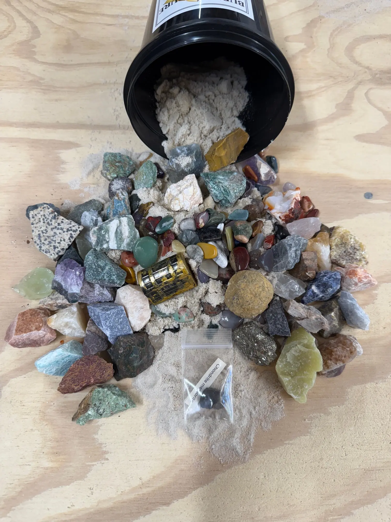 THE FALLING STAR -QUART MINI MINER NATURAL CRYSTAL MINING BUCKET