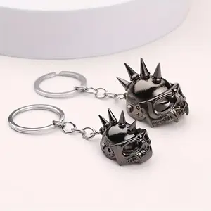 1Pc simple creative popular novelty skull helmet keychain unisex Halloween street gift for couples zinc alloy DIY clothing bag accessories pendant holiday novelty commemorative gift for relatives and friends