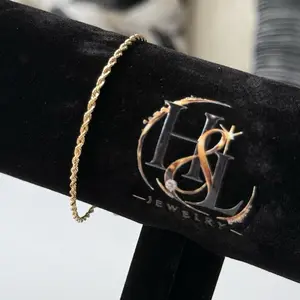 Dainty Twist Bracelet - Elegant Gold-Tone Chain with Unique Twist Design for Everyday Wear