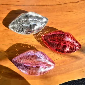 1pcs Creative Lip Shape Home Decor Figurine, Multi-Color Aesthetic Art Ornament, Holiday Birthday Gift & Photo Prop