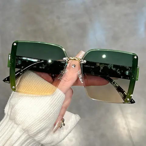 Unisex Elegant Square Frame Ombre Lens Sunglasses, Summer Casual Glasses Trends for Women, Modern Sunglass Reflection for Everyday Outdoor Back To School