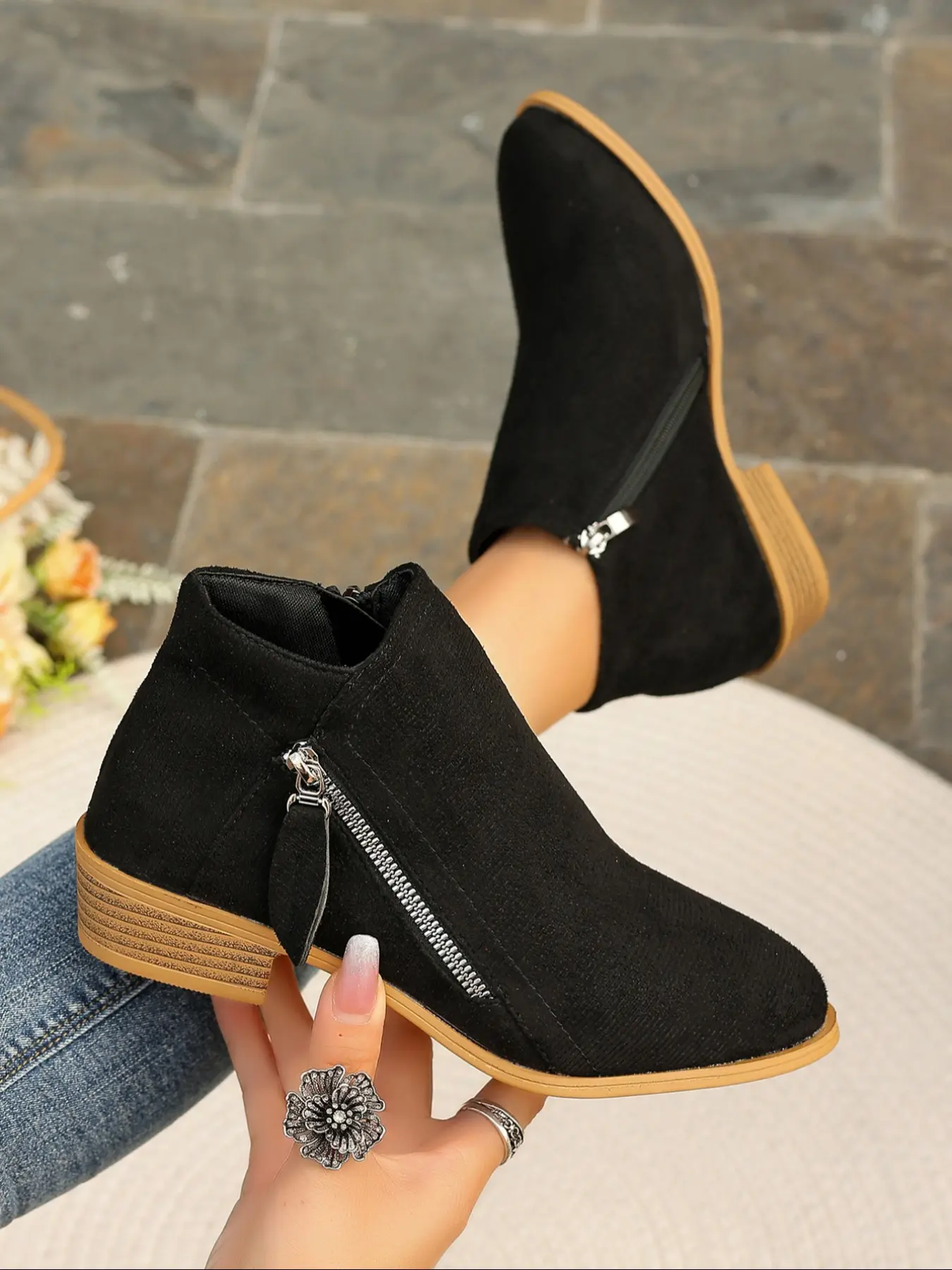 Women's new casual ankle boots, Western cowboy cowgirl boots, side zipper design, simple and versatile, autumn and winter walking shoes, suitable for daily leisure occasions, Solid Color Boots