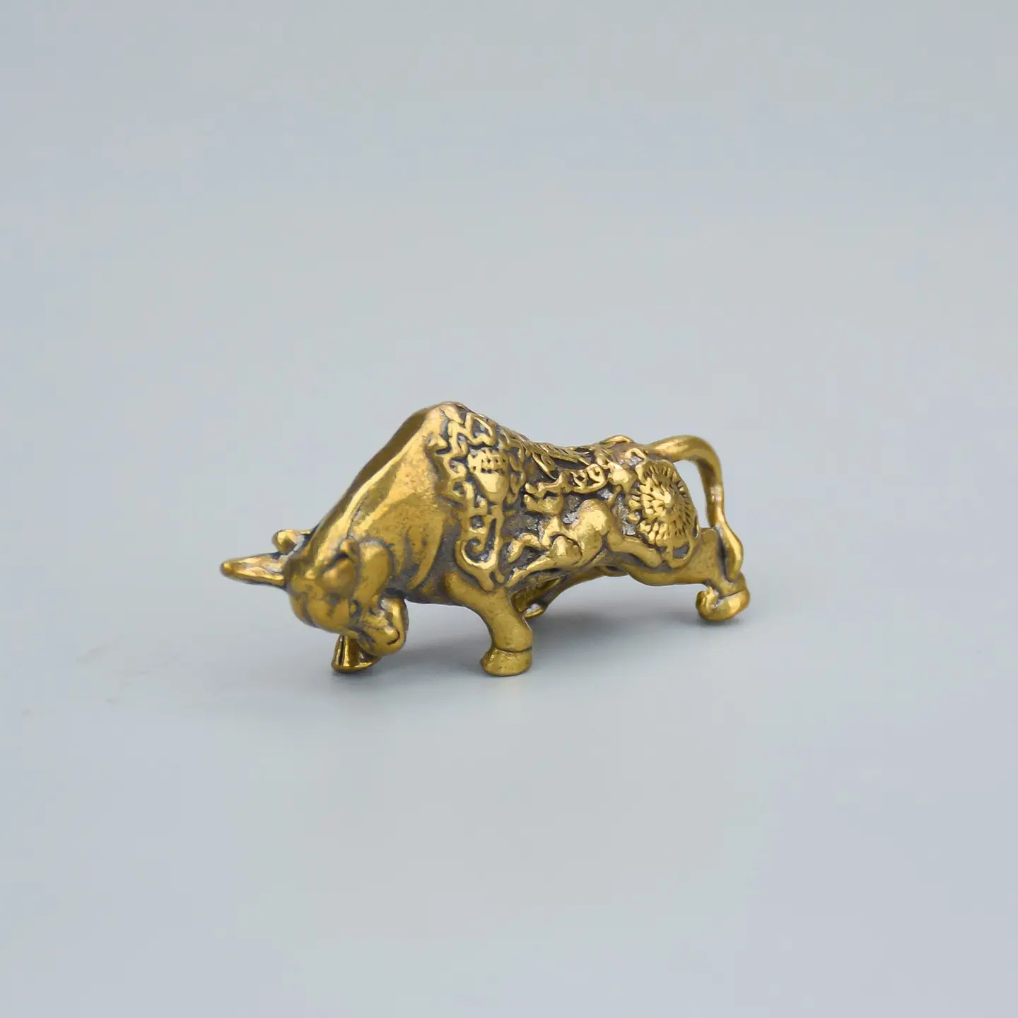 1pc Brass Lucky Bullfighting Statue Copper Animal Miniature Figurine Bring Wealth Keychain Pendant Office Desk Office Desktop Ornament Home Decor Ornaments Desktop Decorative Ornament Decoration Decoration Items