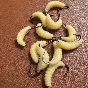 30 rubber maggot fishing baits, batch fishing maggots, freshwater fishing bait set suitable for trout, black bass, sunfish and bluefill (including fishhooks and soft worms)