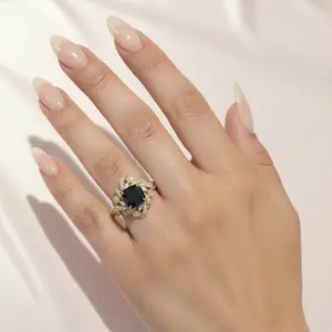 Anillo Zirconia Oscura
