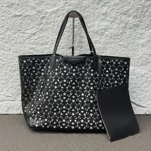 Pre-owned Givenchy Leather Shoulder Bags 7.8'' R2799 Shoulder Bag C14536311630 0206 T1 Chloe
