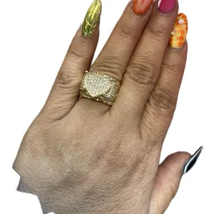 Corazonada Ring - Elegant Design with Center Stone and Decorative Elements