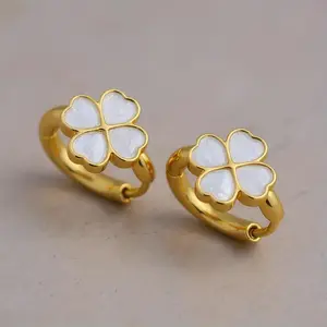 1 Pair of Fashionable Stainless Steel Lucky Four-Leaf Clover Petal Earrings for Women, with a Unique, Easy, Exquisite, Stylish And Luxurious Design. They Are Versatile And High-End. These Earrings Are Suitable for Occasions Such As Parties