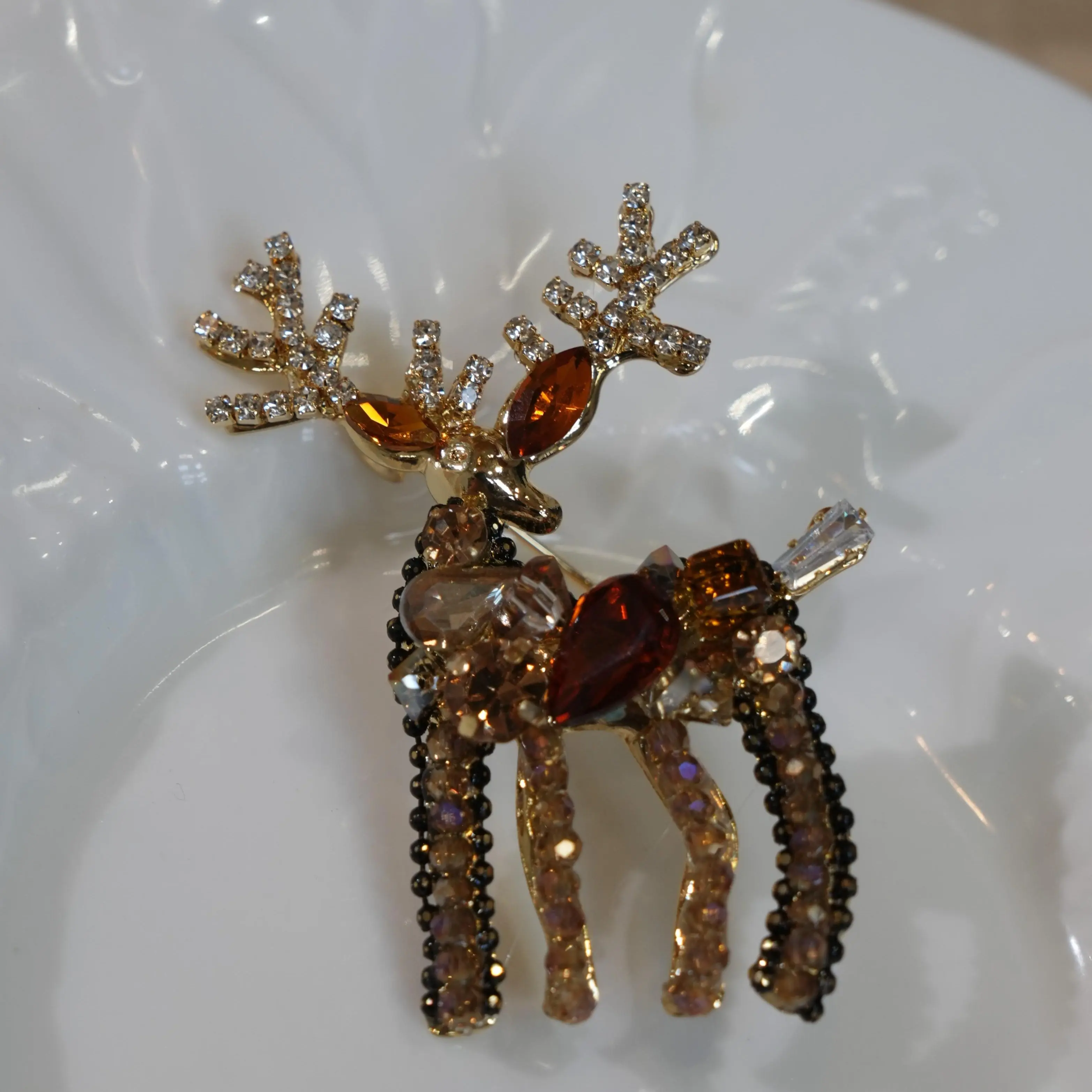 Brown Crystal Full Body Reindeer Brooch Rhinestone Gold Tone Christmas Lapel Pin
