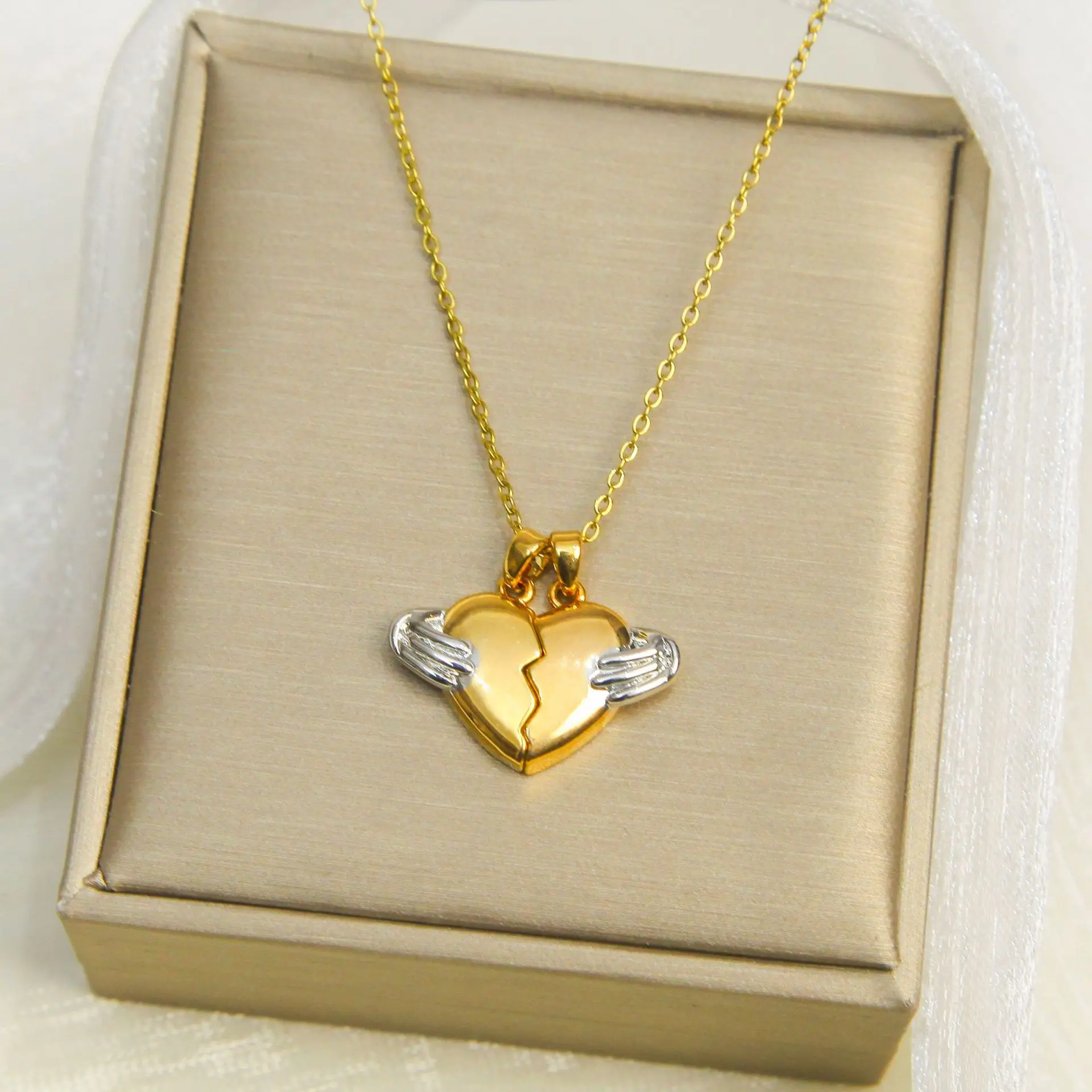 Couple's Magnetic Heart-Shaped Artificial Gemstone Necklaces, Simple Versatile Design, Exquisite Jewelry Gift for Relationship Milestones, Heart Shape, Gemstone Pendent, Modern Versatile Accessories, Copper Base, Birthday, Casual