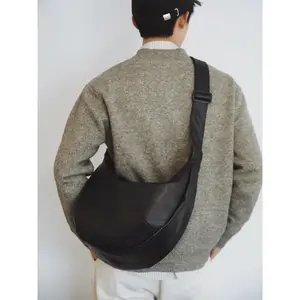 Unisex Soft Leather Messenger Bag, Portable Lightweight Sling, Large Capacity Casual Commuter Fashion, Simple Style for Men & Women, Ideal for Motorcycle Riding