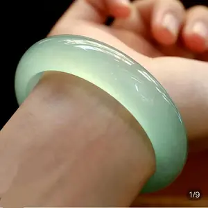 Quartz jade bracelets, light green floating flower jade bracelets, jade bracelets with emerald - colored ice - like texture