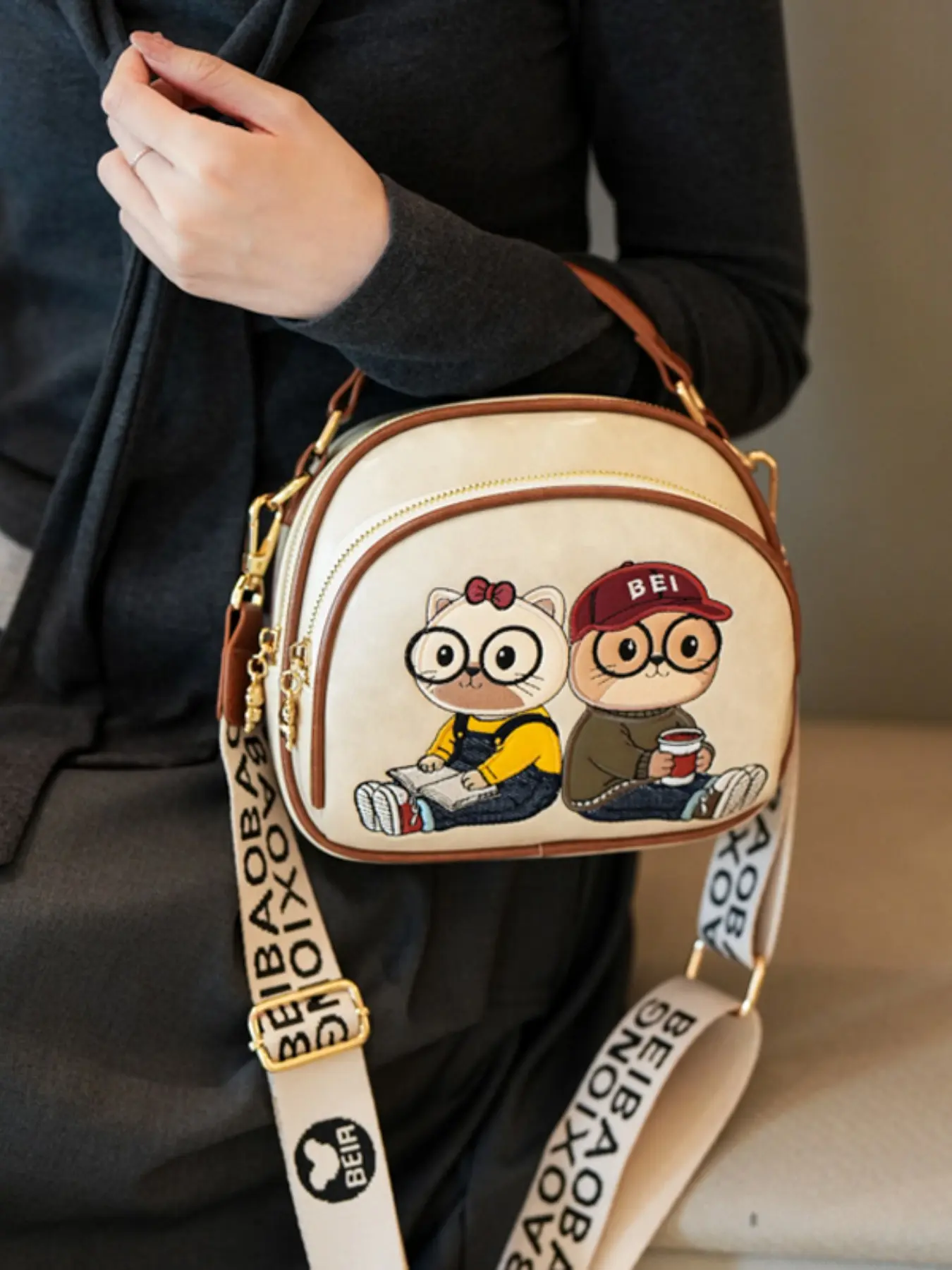 Fashion Cartoon Print Handbag, Versatile Lightweight Chic Crossbody Bag, Fashionable Crossbody Bag, Casual Cute Small Round Purse, Cute Shoulder Bags, Perfect for Everyday Use