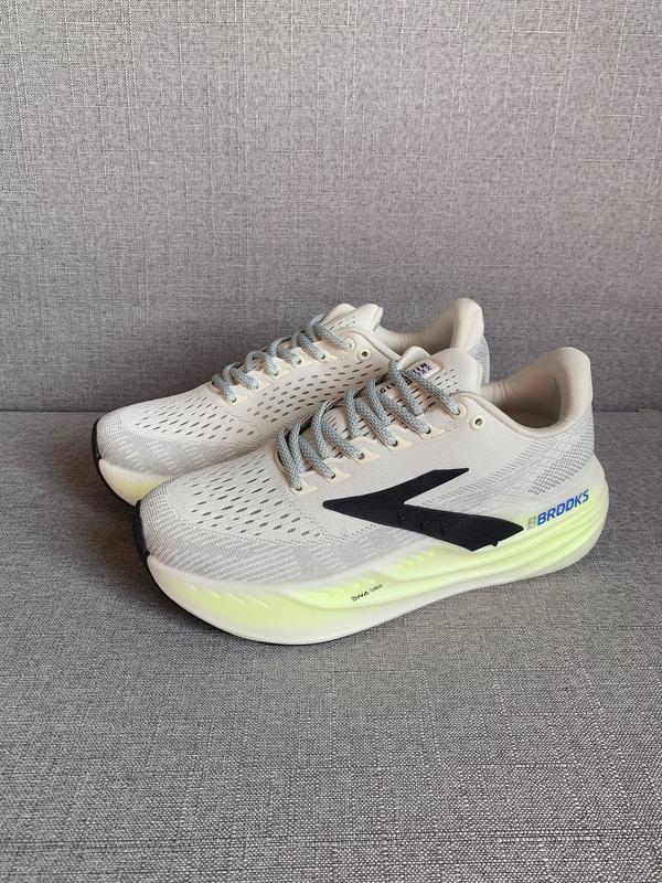 Brooks Professional Running Shoes, Blue Neon Midsole, Gold Identifier, Define Street Track New Aesthetic, Breathable Running Shoes