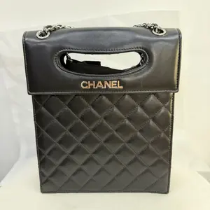 Pre-owned CHANEL Milk Carton Clutch in Black Lambskin with Silver Tone Hardware (99% New, 19 Series, Discontinued Rare Edition, Style Code: B2502056)