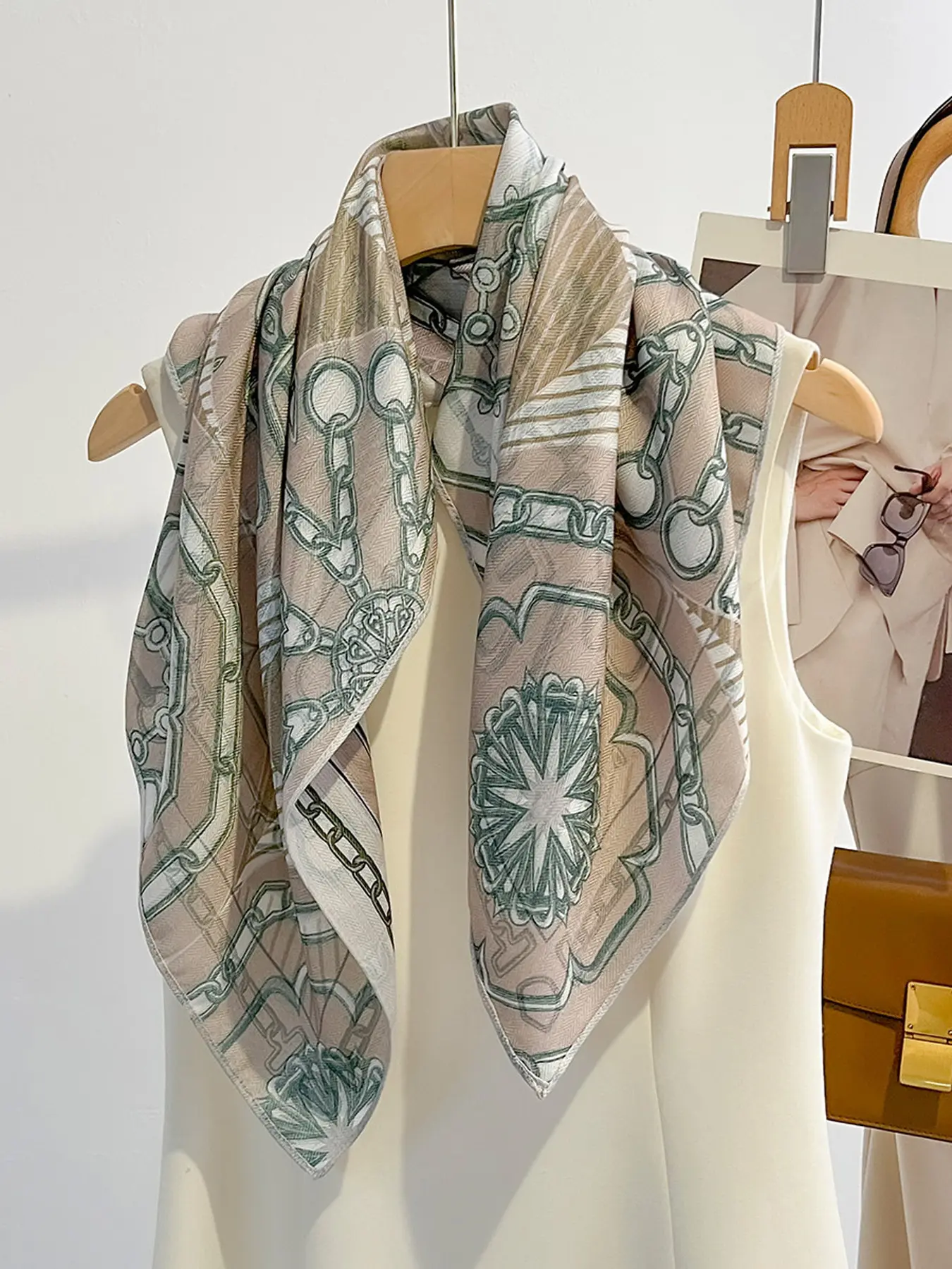 Fashionable Chain Design Colorblock Scarf, Versatile Multi-Use Outer Shawl, Warm Neck Wrap, Elegant All Seasons Accessory