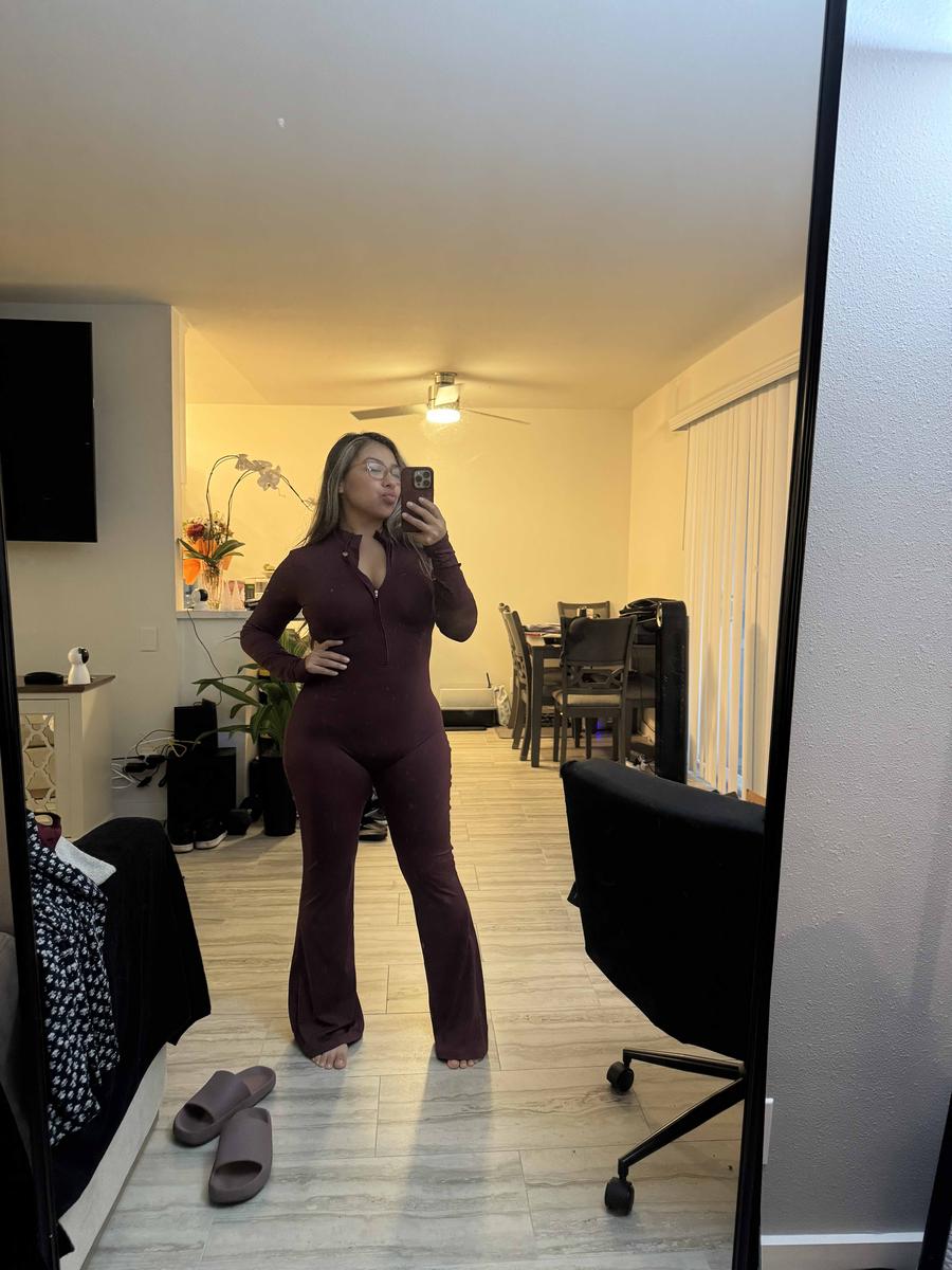 Item: Dark wine red, M