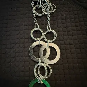 Linked Circles Silver Statement Necklace & Earring Set with Green Accents for Modern Fashion