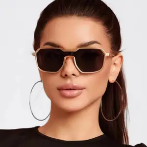 One-piece irregular sunglasses, a must-have for women's fashion street photography, featuring a steampunk-style metal design suitable for both men and women.