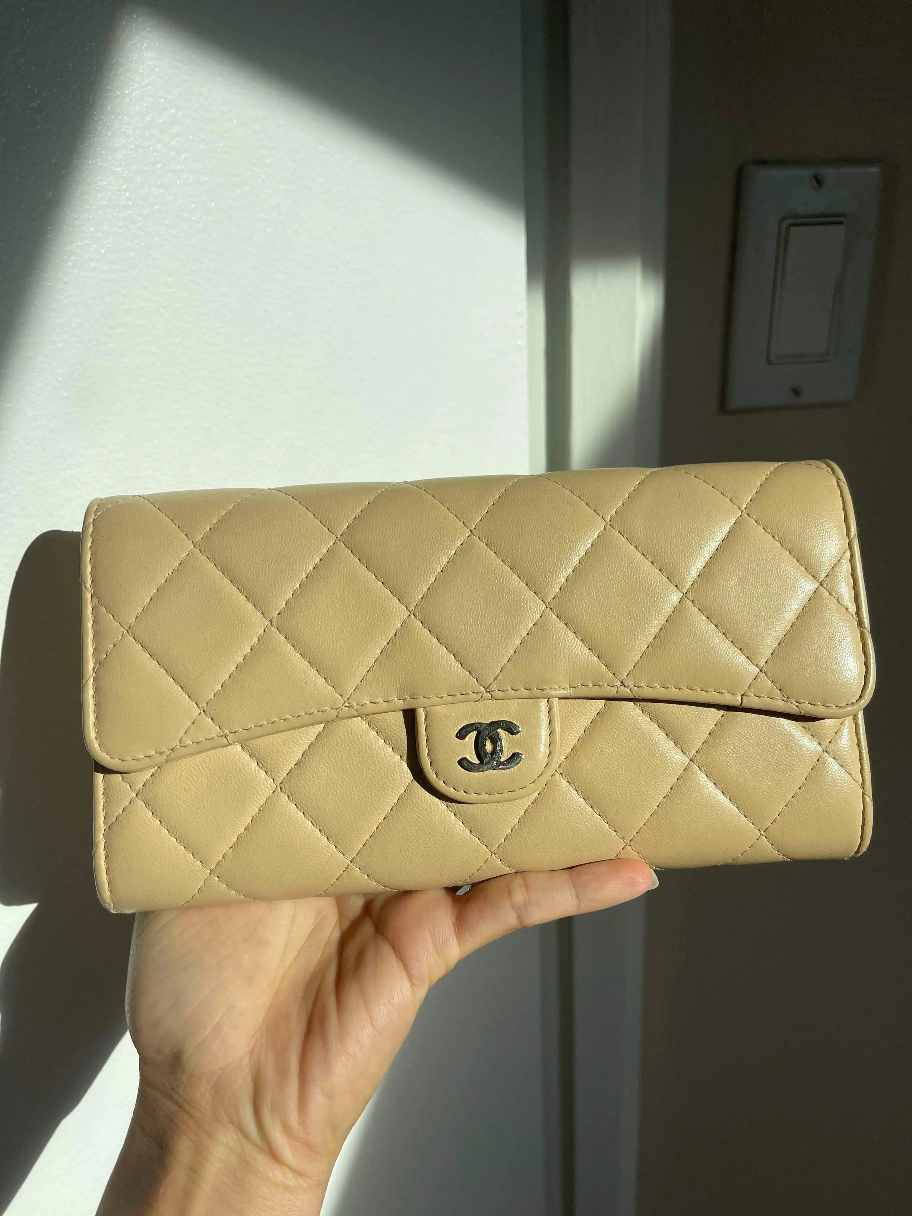 Pre-owned CHANEL Lambskin small leather goods Quilted Large Gusset Flap Wallet with Card