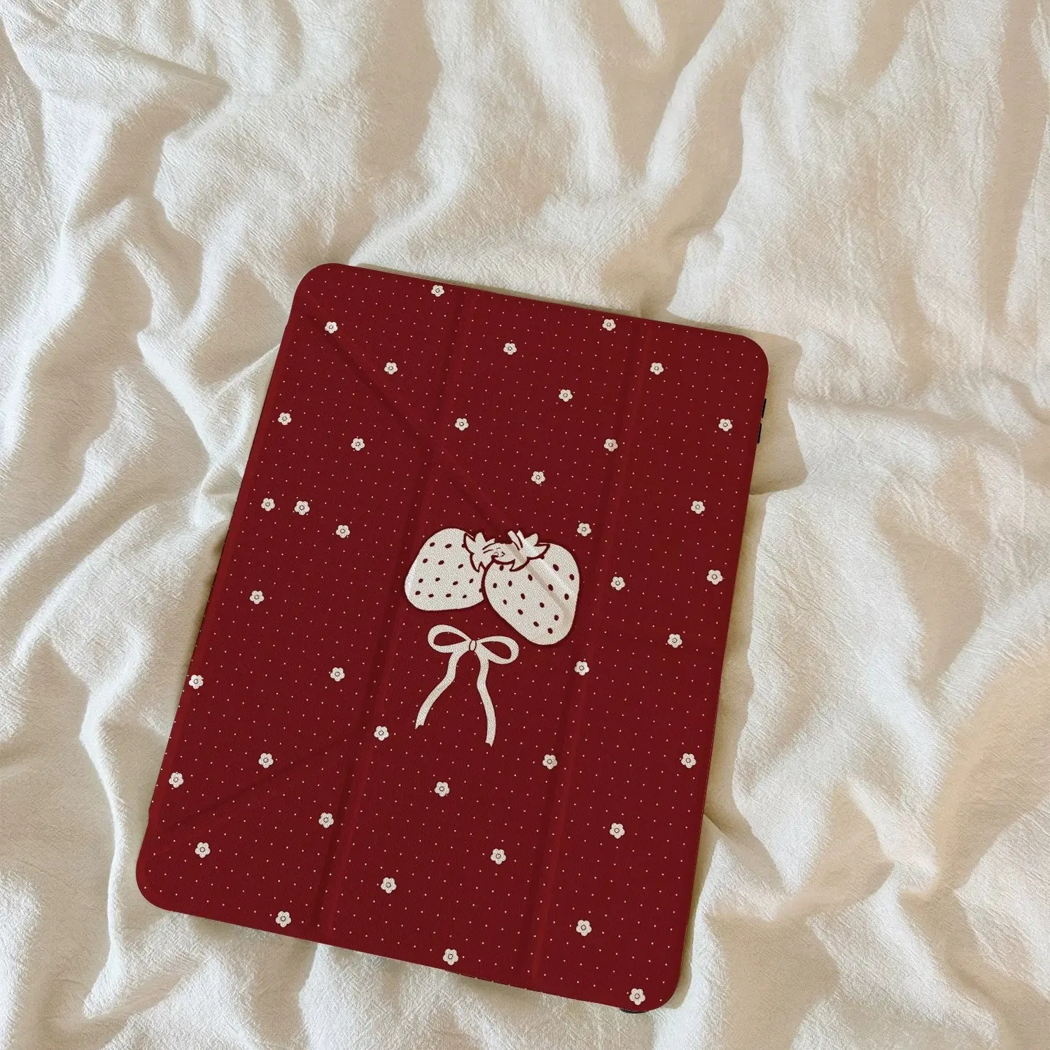 Vintage Wine Strawberry iPad Case, Transparent Back Panel, Scratch-Resistant, Drop-Proof, Fits iPad 10/9/8/7, Air/10.9/11 Inch