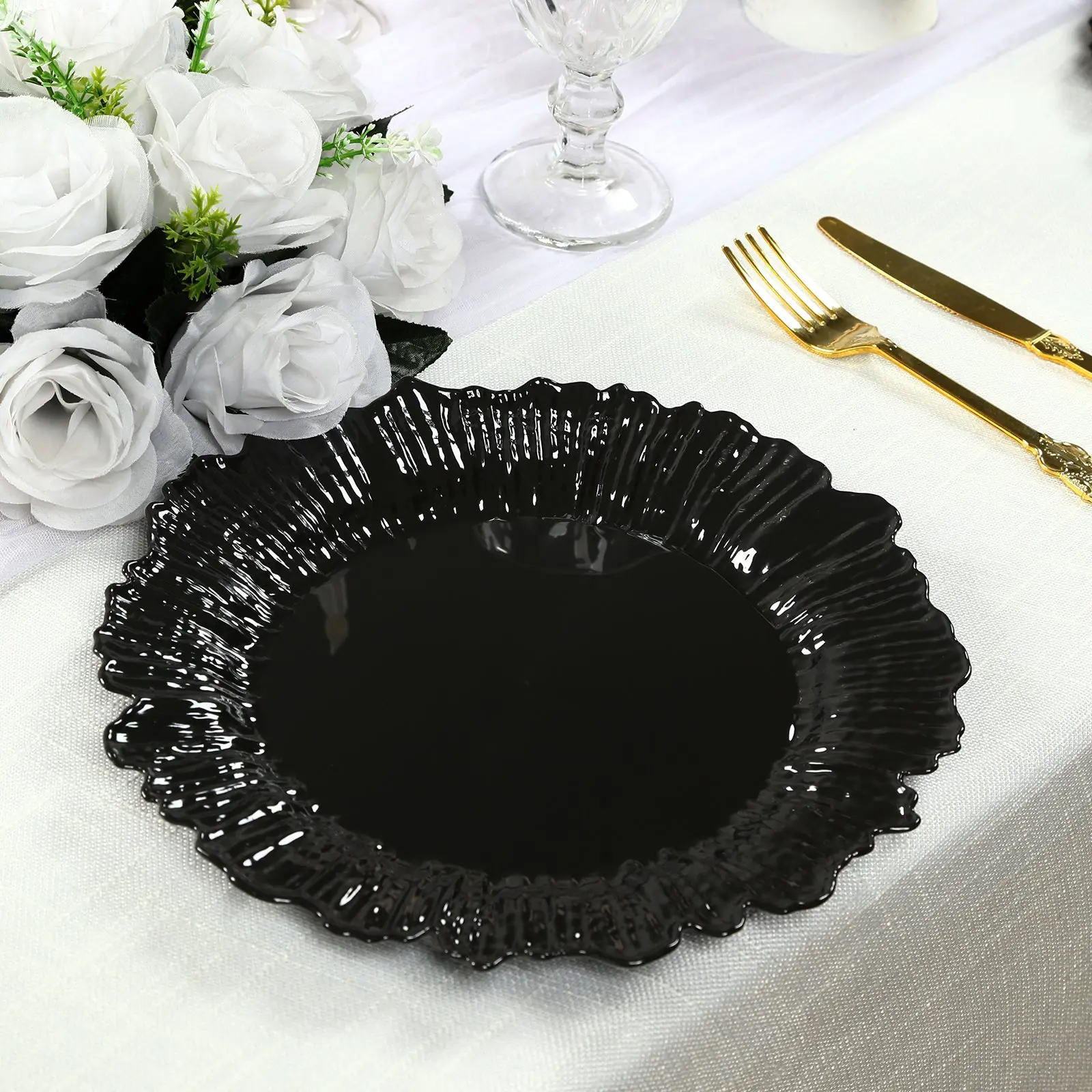 Bulk Pack 20 Black Reef Design 10 inches Round Plastic Elegant Plates - Disposable Dinner Plates for Party, Wedding, Anniversary, Baby Shower, Birthday - Festive Home Tableware, Disposable Plates