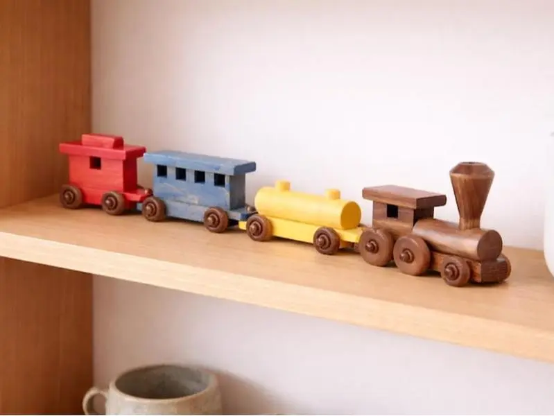 Wooden Train Set for Kids, Solid Pine Toy Train with Rolling Wheels, Birthday Gift