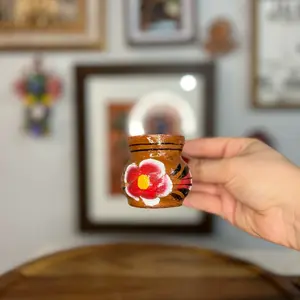 Handcrafted Mexican Barro Floral Shot Glass/Tequilero floral de barro mexicano hecho a mano