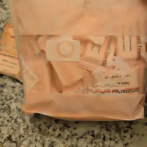 ICOTLE Compressed Towels Tablets Disposable Face Towels for Travel Camping Hiking 1 Pack 30 Count Size 9.4"x11.8"