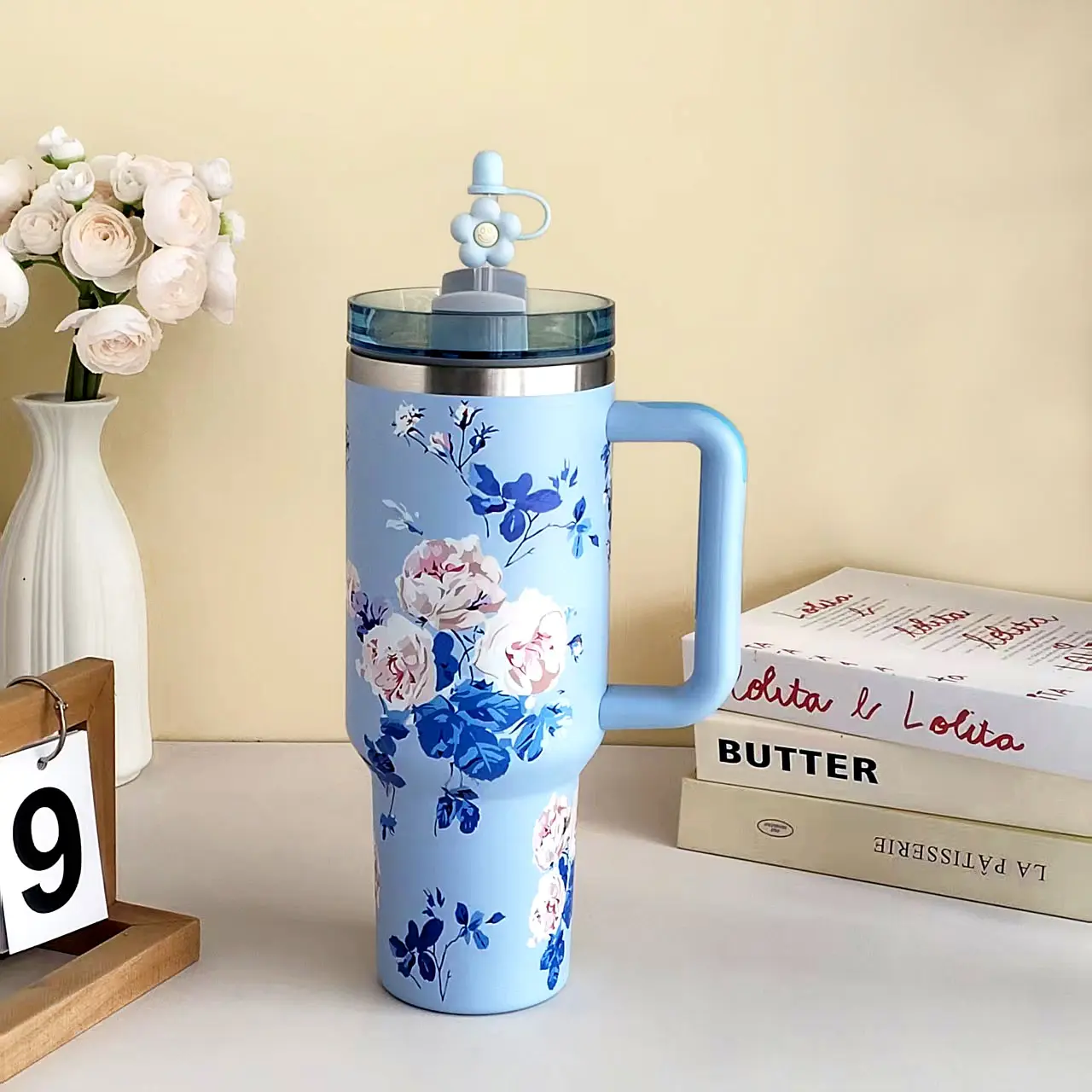 40oz Tumbler  with handle and straw lid, double walled 304 stainless steel vacuum insulated design, can maintain low temperature for 20 hours, suitable for car cup holders, fashionable and portable water bottles, coffee cups, party cups