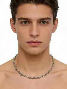 Hip Hop, Gothic Thorn Necklace, Punk Barbed Wire Design, Minimalist Streetwear Chain for Men Women #ThornNecklace#BarbedWire#GothicJewelry#PunkStyle#UnisexNecklace#HipHopJewelry#Streetwear#DarkAesthetic#EdgyJewelry#ChainNecklace