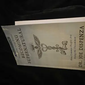 Becoming Supernatural: How Common People Are Doing the Uncommon -- Joe Dispenza - Paperback