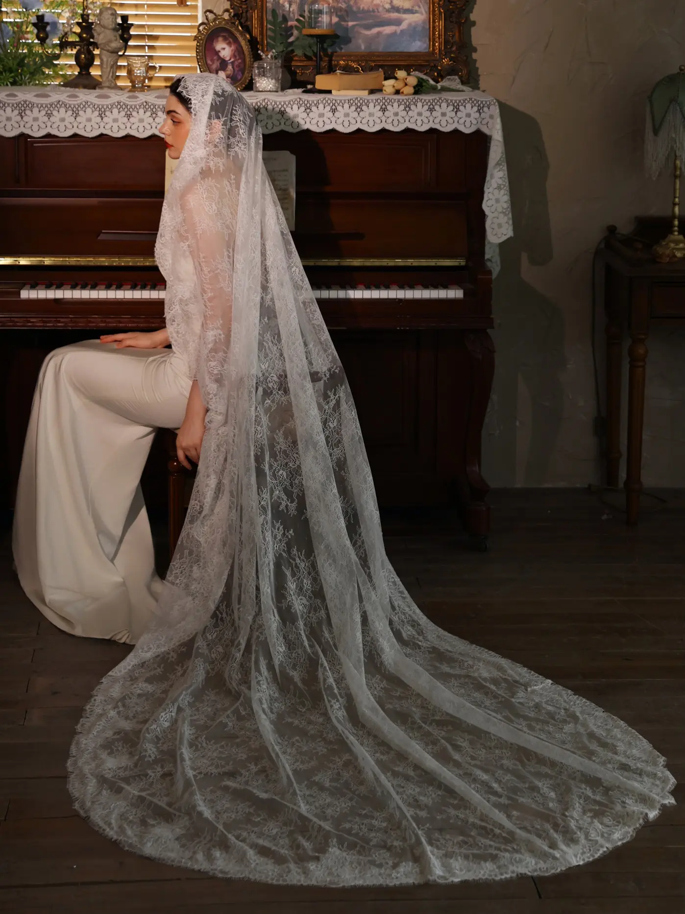 Eyelash Lace Trim Long Tulle Veil, Scalloped Floral Lace Edge, French Style Long Wedding Veil, Bridal Lace Drop Veil, Wedding Hair Accessory, trailing veil, Wedding Veils For Brides, Ideal for Weddings, Photoshoots, Special Events