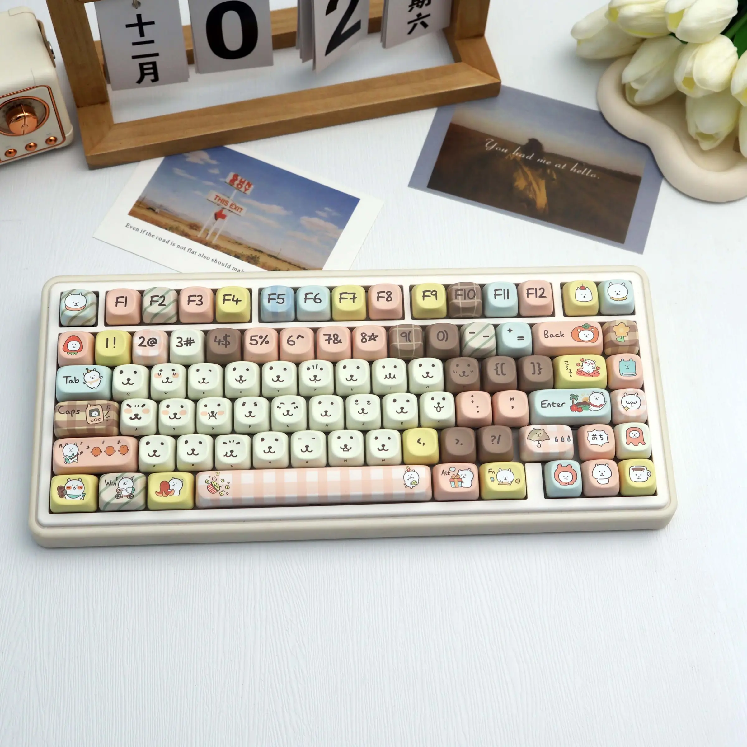 124 Key Self-Deprecating Bear Theme Pbt Keycaps, Keycap Set, Dye Sublimation Process, Moa Profile, Compatible with Mx Axes, for 61/64/68/87/96/104/108 Keyboards